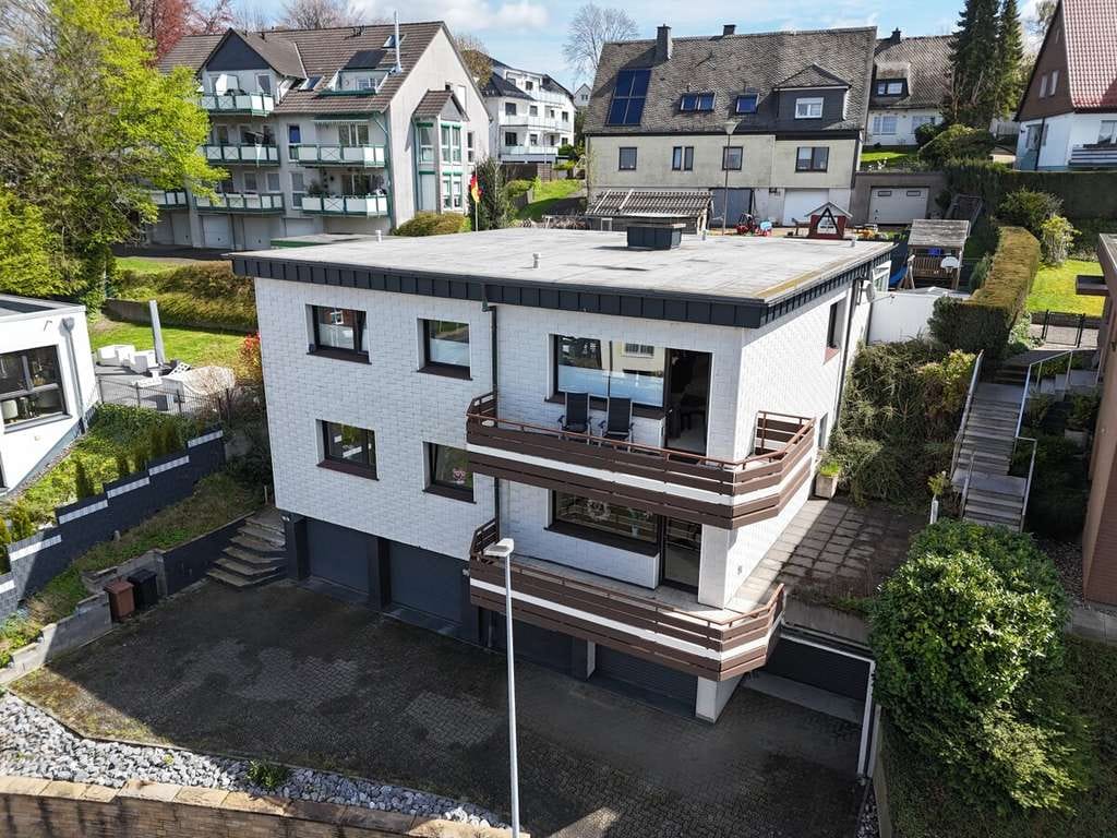 Immobilie in Breckerfeld - Top modernisiertes Zweifamilienhaus mit Garten & vier Garagen in Breckerfeld zu verkaufen!!! - Bild 0
