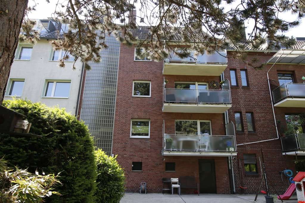 Immobilie in Mönchengladbach - Sehr gepflegtes Mehrfamilienhaus mit attraktiven Grundrissen in Mönchengladbach-Eicken - Bild 1