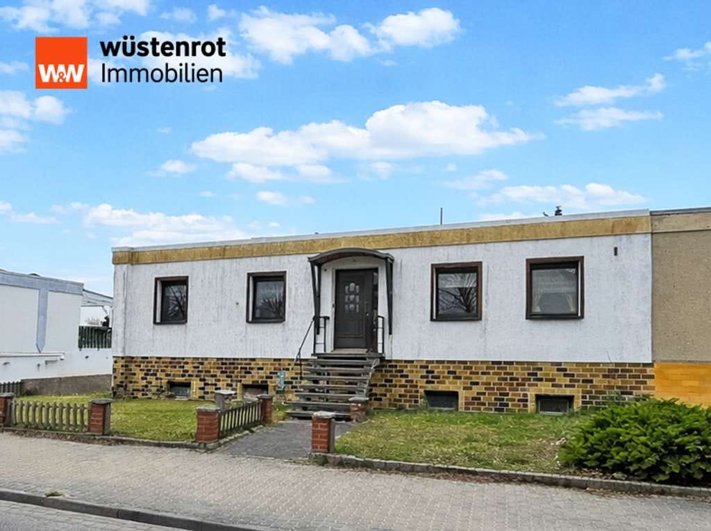 Immobilie in Neubrandenburg - GROSSZÜGIGES WOHNEN AUF EINER EBENE MIT GROSSER SONNENTERRASSE + VIEL PLATZ IM UNTERGESCHOSS - Bild 2