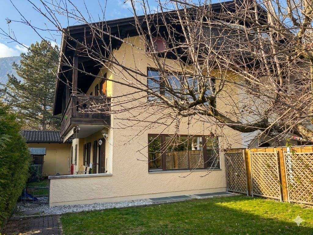 Immobilie in Garmisch-Partenkirchen - MFH mit drei Wohnungen, vermietet, guten Baureserven. Gewerbliche Nutzung, auch Gastro möglich - Bild 0