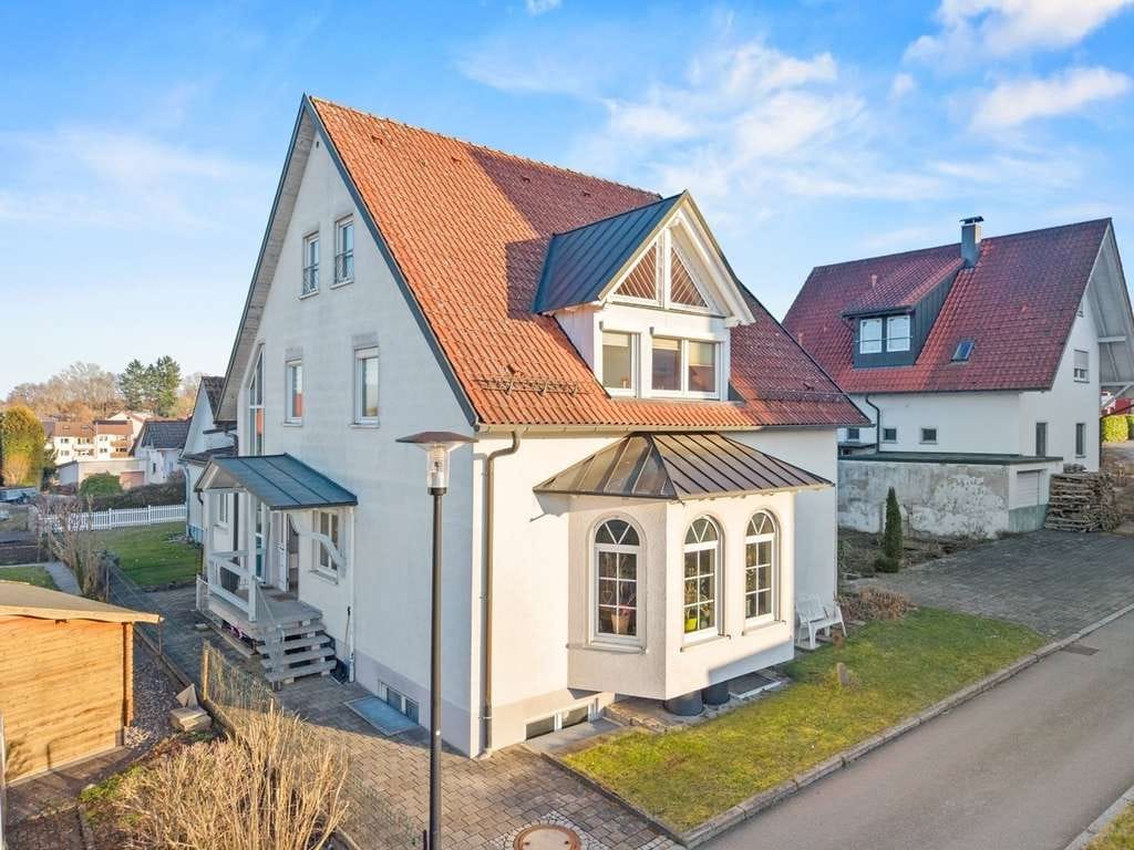 Immobilie in Pfullendorf - Gepflegtes Dreifamilienhaus
in ruhiger Wohnlage - komplett vermietet - Bild 0