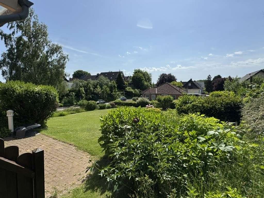 Immobilie in Fleckeby - Einfamilienhaus - ruhige Anhöhenlage im Grünen mit Blick über die Dächer der Nachbarschaft - Bild 3