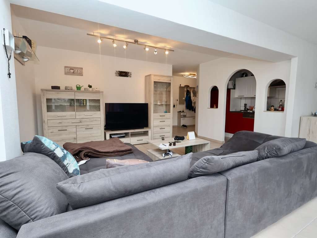 Immobilie in Kallstadt - Wohnen mit Stil und Flair... komfortable 2 ZKB-Mietwohnung mit Einbauküche und Sonnenbalkon - Bild 4