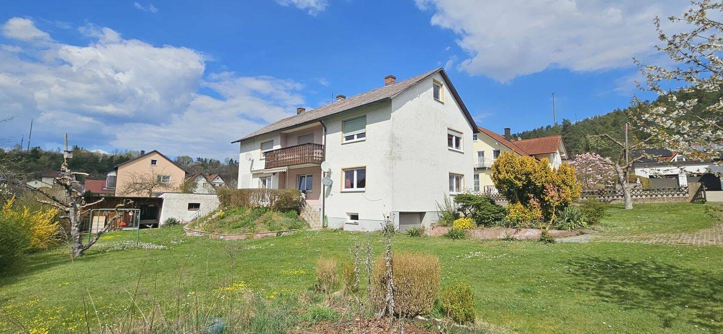 Immobilie in Schmidmühlen - Gepflegtes und großzügiges Zweifamilienhaus -  schönes Grundstück / Garage / Keller / Nebengebäude - Bild 2