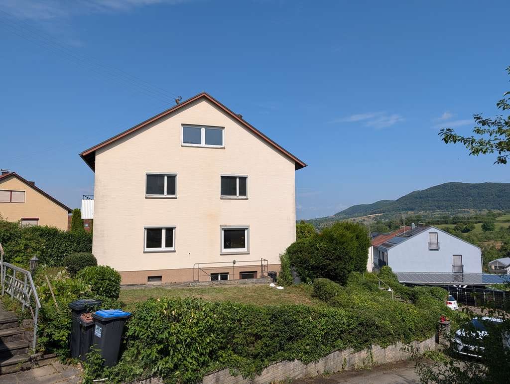 Immobilie in Dettingen an der Erms - Viel Platz für Ihre Ideen und die gesamte Familie - Bild 2