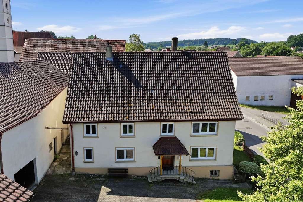 Immobilie in Maselheim - Besonders! Einfamilienhaus mit Ökonomiegebäude und viel Platz für Wohnen und Hobby - Bild 2