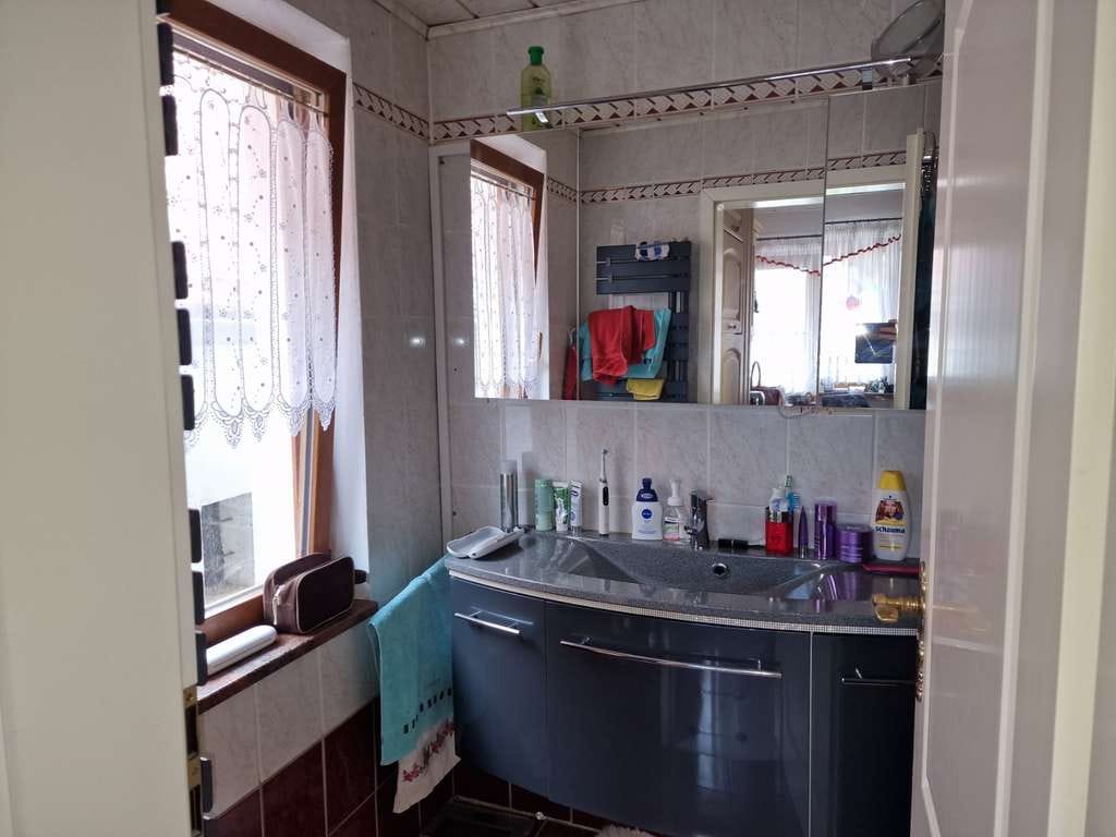 Immobilie in Ranis - Großzügiges Wohnhaus mit 266 m² Wohnfläche, Werkstatt, Garagen und großem Garten in ruhiger Dorflage - Bild 4