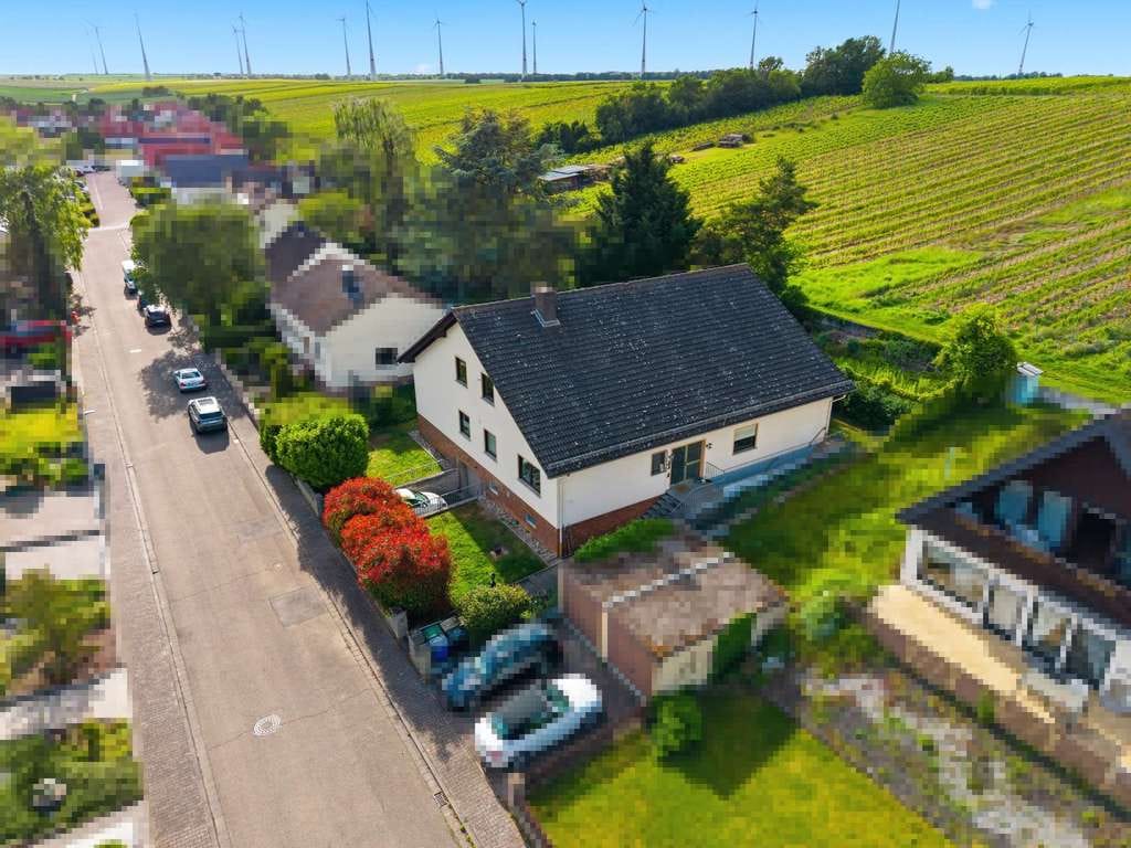 Immobilie in Gabsheim - Attraktives Ein-Zweifamilienhaus mit großem Grundstück in Gabsheim! Ideal für Mehrgenerationenwohnen - Bild 0