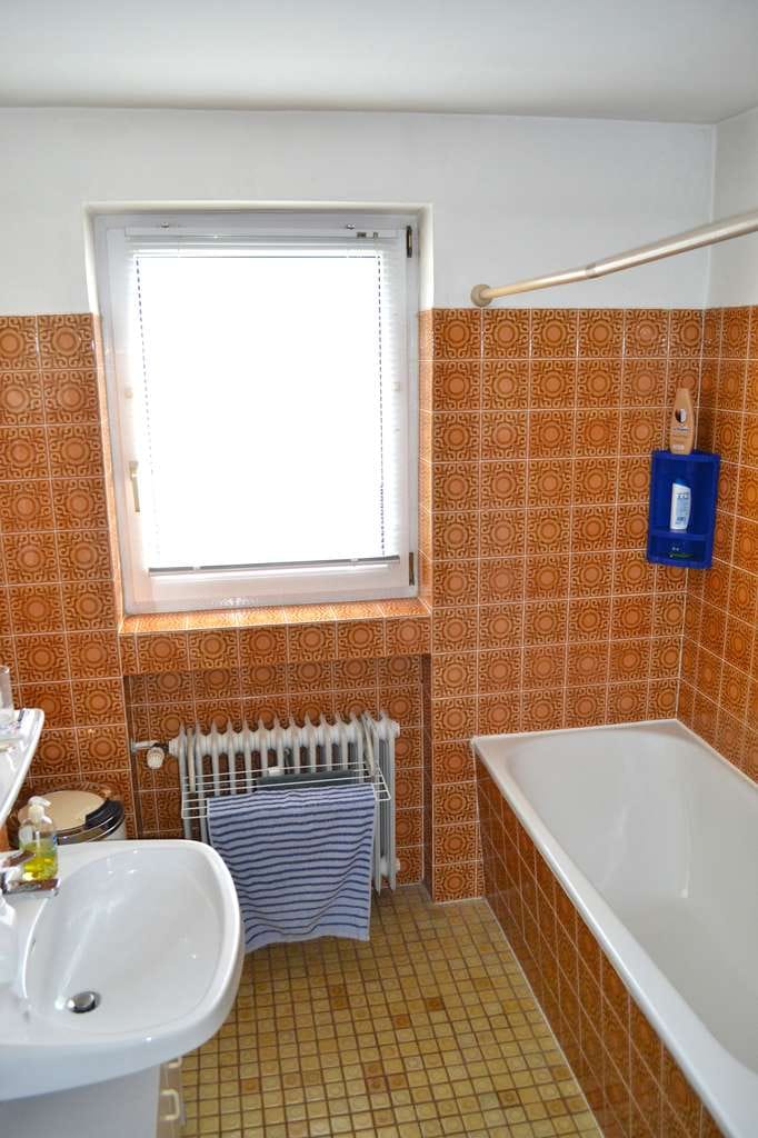 Immobilie in Bad Kreuznach - Ruhige 2-ZKB-Eigentumswohnung mit Balkon & Garage, neues Dach bereits bezahlt - Bild 3