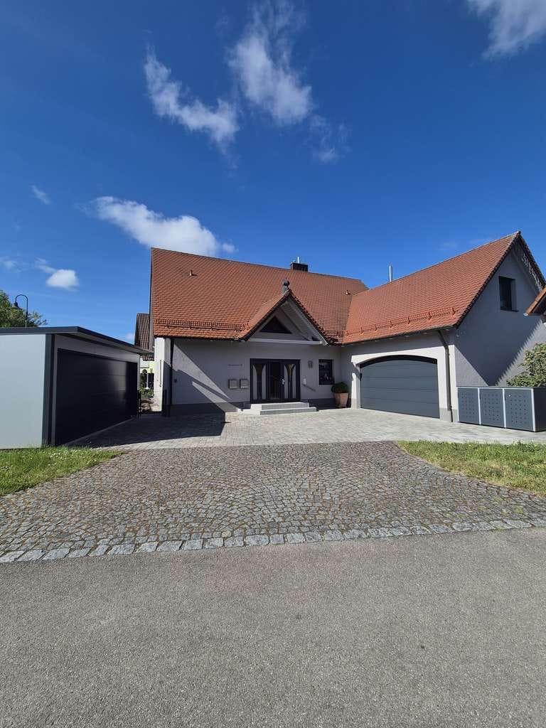 Immobilie in Kühlenthal - Exklusives Zweifamilienhaus in Top-Zustand mit Salzwasserpool, 2 Doppelgaragen - Bild 0