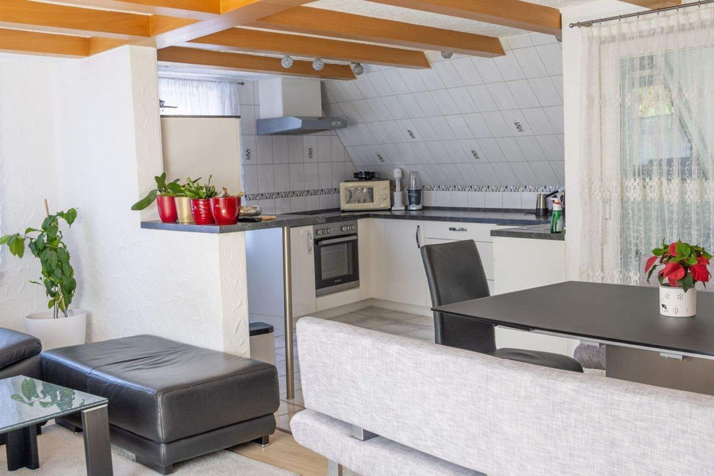 Immobilie in Murrhardt - Traumhafte Maisonette-Wohnung in Murrhardt - 5,5 Zimmer - Einbauküche - Dachloggia - Carport - Bild 0