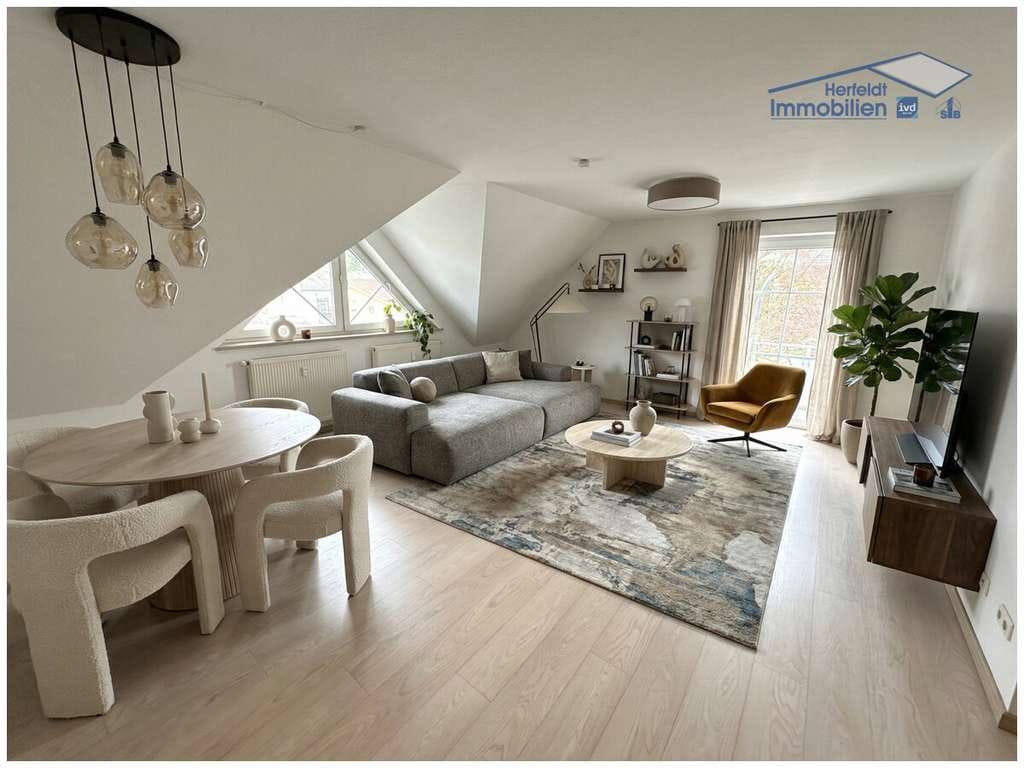 Immobilie in Klosterlechfeld - Exklusive 3,5-Zimmer-Maisonette in ruhiger Lage mit Balkon & 4 Stellplätzen - sofort bezugsfrei - Bild 2