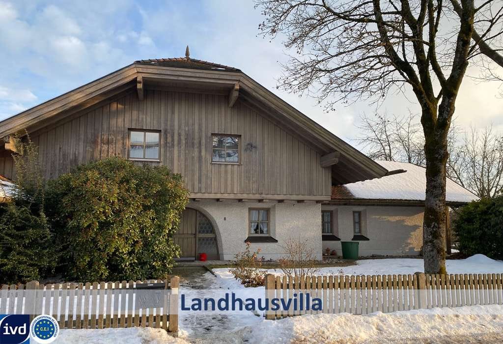 Immobilie in Salzweg - ALPENLÄNDISCHE LANDHAUSVILLA MIT TRAUMHAFTER FERNBLICK - Bild 0
