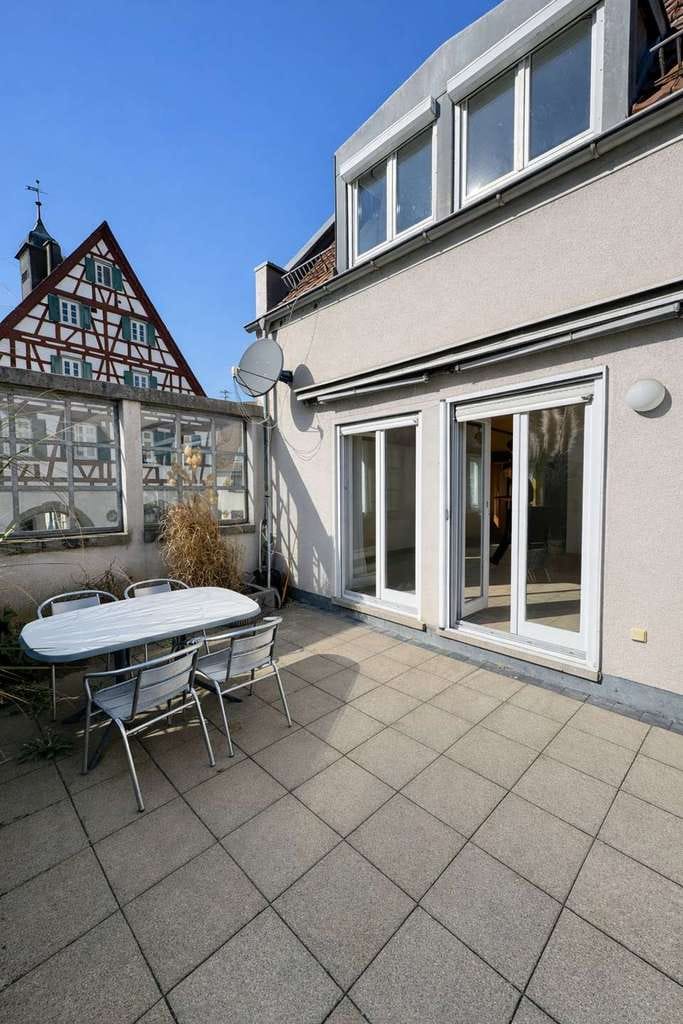 Immobilie in Pleidelsheim - Pleidelsheim: Charmante Doppelhaushälfte mit zwei Terrassen - zur Eigennutzung oder Kapitalanlage - Bild 2