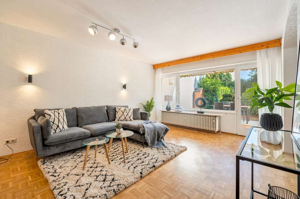 Immobilie in Ladenburg - Charmantes Reihenmittelhaus mit Garten, Garage und Platz für die ganze Familie - Bild 1