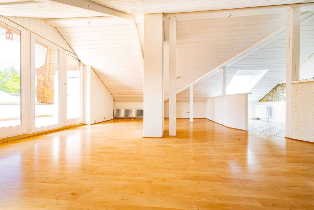 Immobilie in Bad Krozingen - Charmante 3,5-Zi.- Dachgeschosswohnung mit großer Dachterrasse & Flussblick in Bad Krozingen-Hausen - Bild 2