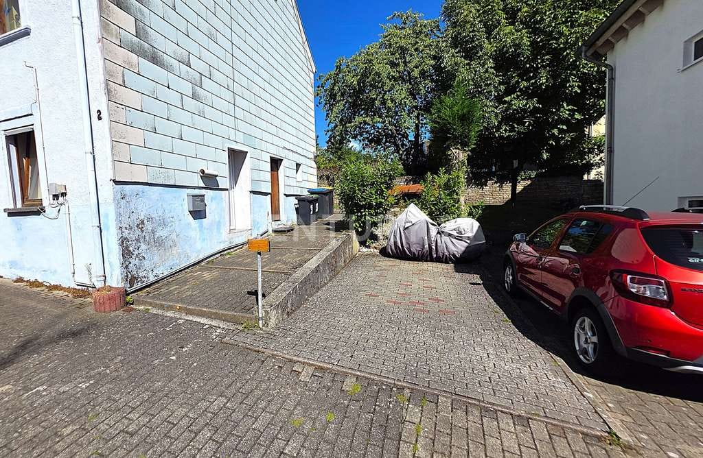 Immobilie in Sulzbach/Saar - Attraktives Einfamilienhaus mit Garten und Stellplatz in ruhiger Lage von Sulzbach - Bild 2