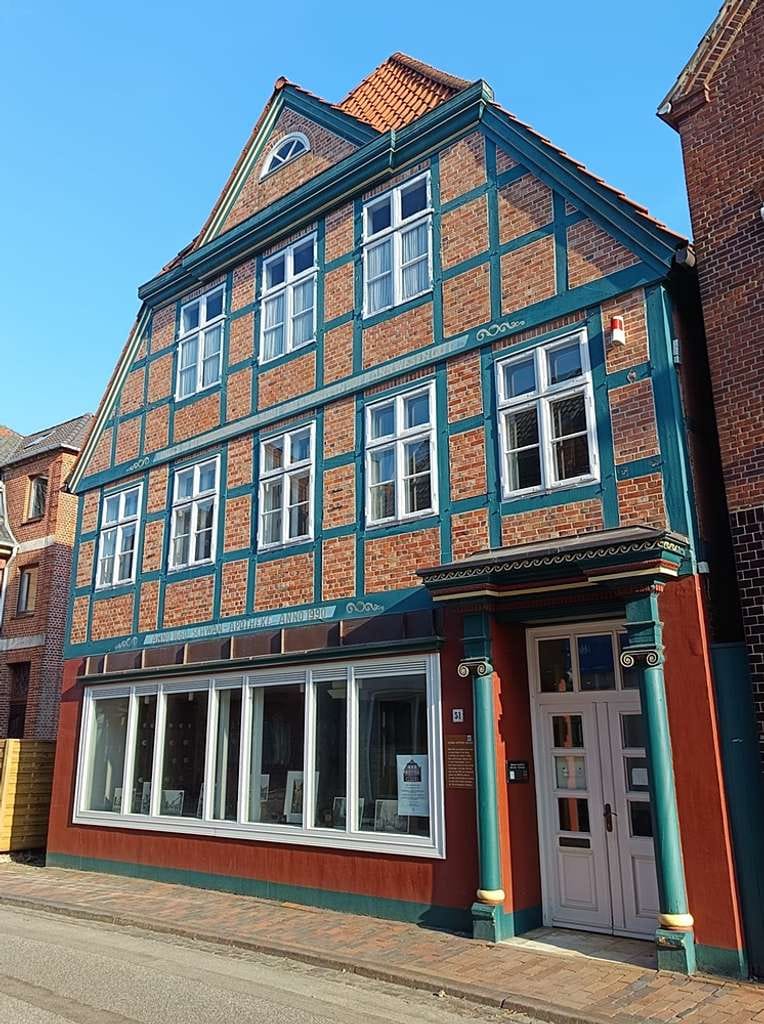 Immobilie in Nortorf - Denkmalgeschützte Rarität: Repräsentatives Wohn- und Geschäftshaus im Stadtkern von Wilster - Bild 0