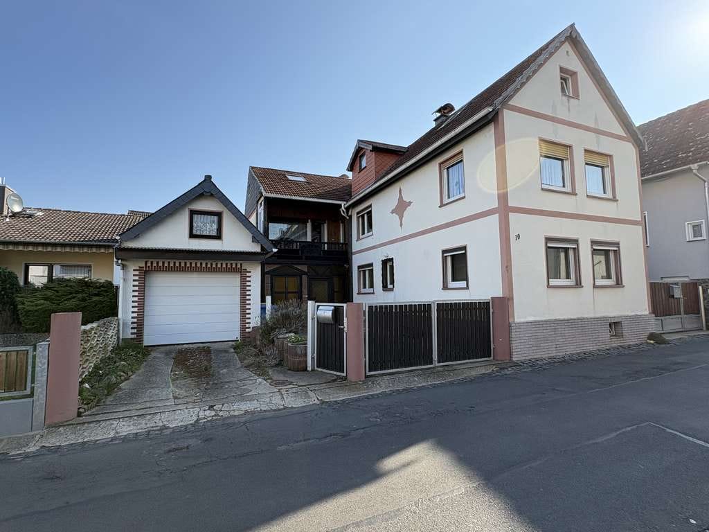 Immobilie in Florstadt - Einfamilienhaus mit Potenzial und Gartengrundsück in Florstadt – viel Platz für Ihre Ideen - Bild 0