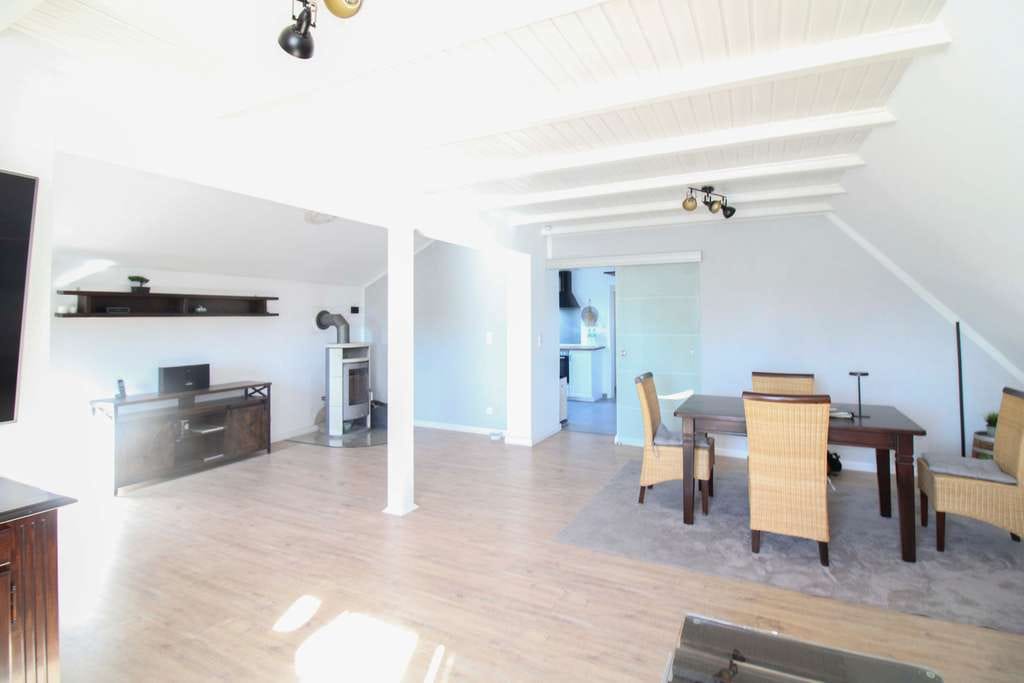 Immobilie in Auhagen - Großzügiges Zweifamilienhaus mit Einliegerwohnung, Garten & viel Potenzial in Auhagen - Bild 2