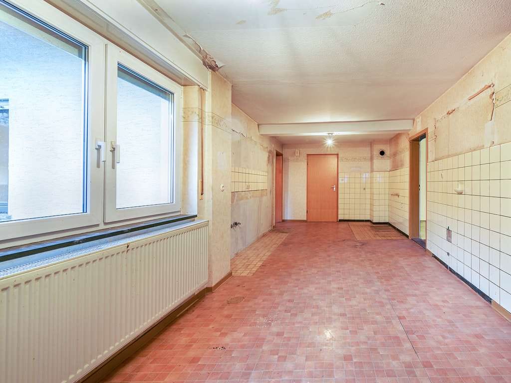 Immobilie in Marxzell - Sanierungsobjekt mit Potential: Zweifamilienhaus, großes Grundstück und viel Platz für Handwerk - Bild 4