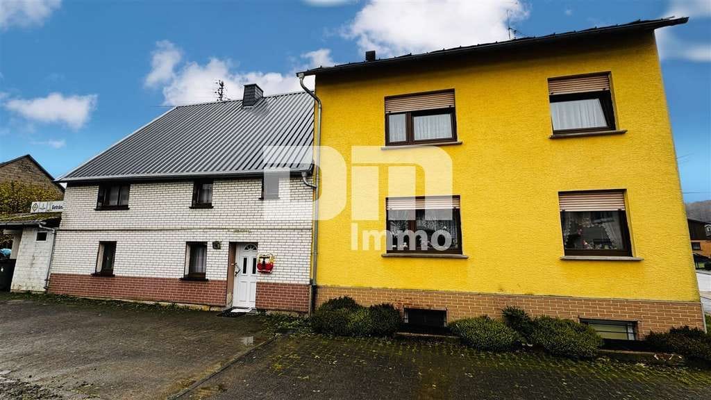 Immobilie in Niederroßbach - Wohnhausensemble auf großem Grundstück mit Nebengebäuden als langfristige Kapitalanlage  - Bild 1