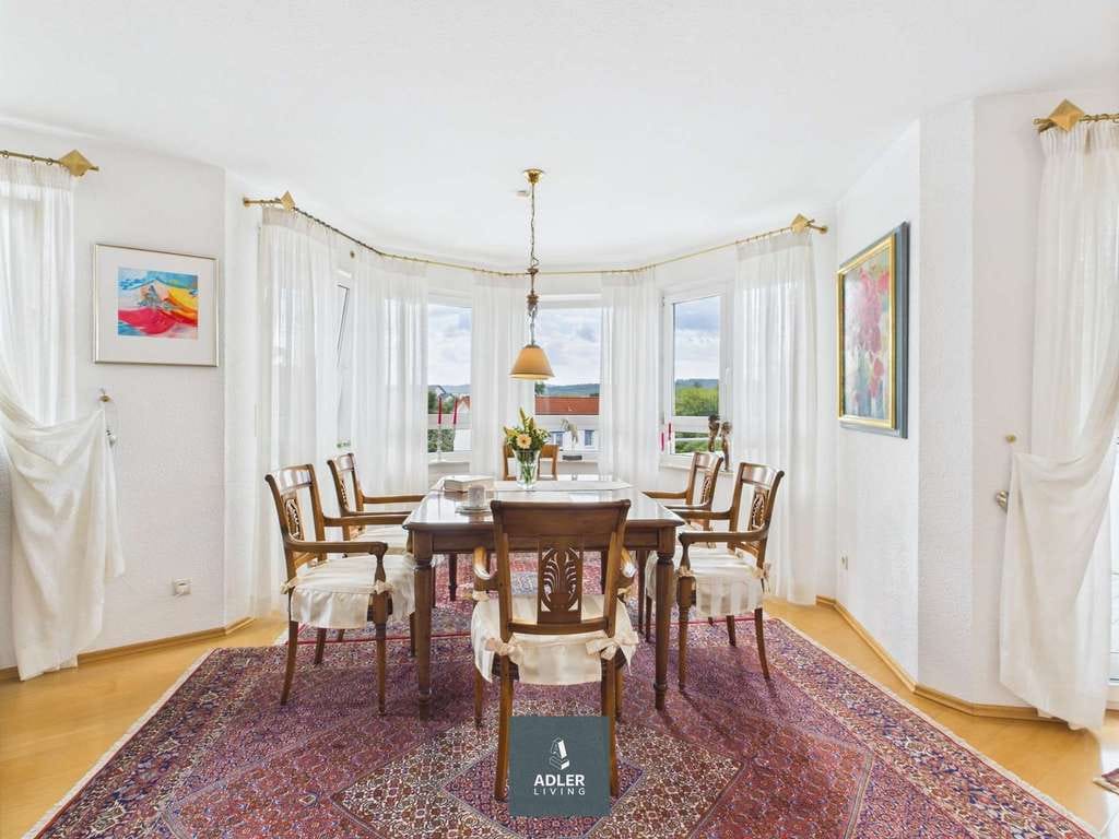 Immobilie in Ellhofen - Seltene 157 m² Maisonette – hochwertiges Wohnen mit Weitblick & TG-Stellplatz - Bild 2
