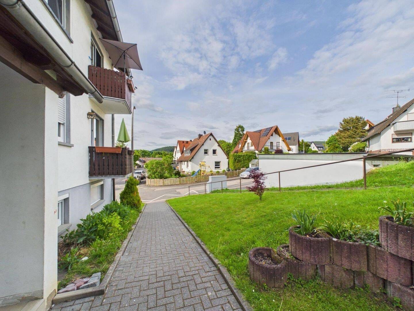 Immobilie in Bessenbach - Sofort bezugsfrei! Ruhige 3-Zimmer-Wohnung mit Kaminofen und Gartenparadies - Bild 3