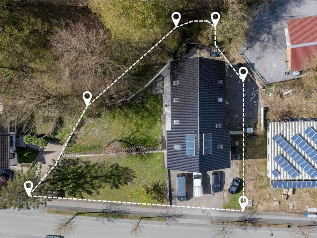 Immobilie in Schlangen - Modernisiertes 3-Familienhaus mit 363 m² Wohnfläche, großem Grundstück und flexibler Nutzung - Bild 2