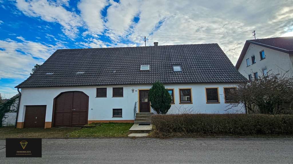 Immobilie in Rottweil - Ein großzügiges Haus auf einem weitläufigen Grundstück in einer idyllischen Lage - Bild 1