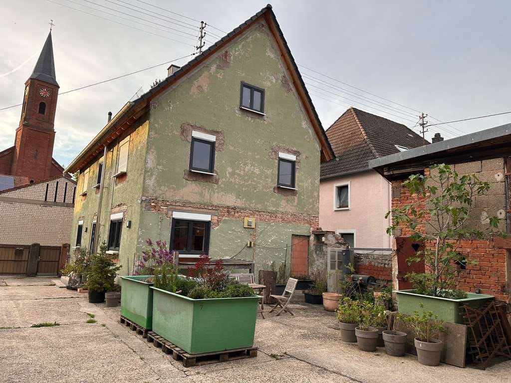 Immobilie in Kapsweyer - Wohnhaus mit Halle, Garten, uneinsehbarem Hof & Ausbaupotential - Bild 0