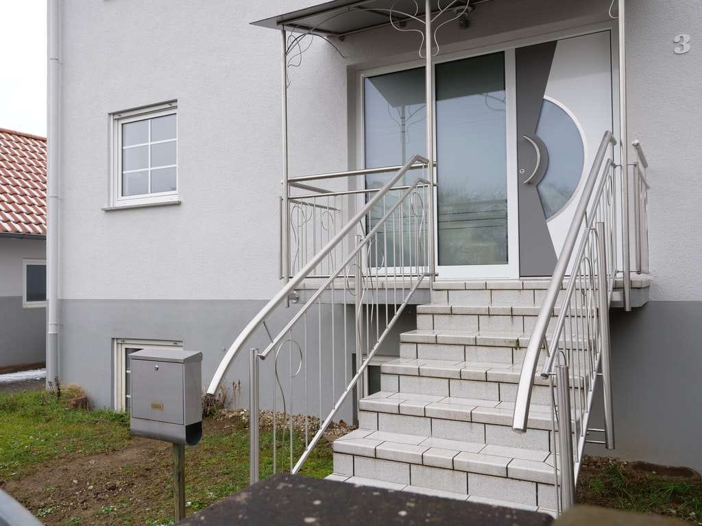 Immobilie in Hahnheim - Charmante DHH mit Garten, Doppelgarage und viel Platz für die ganze Familie! - Bild 1