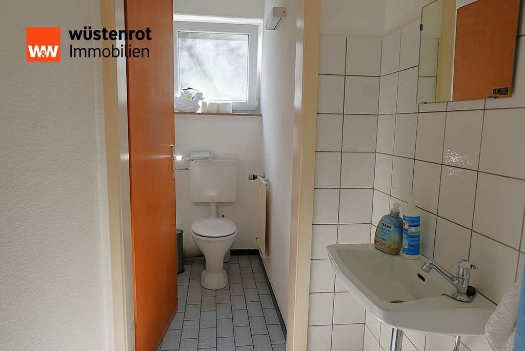 Immobilie in Glatten - Zweifamilienhaus mit Einliegerwohnung und drei Garagen in Glatten in bester Aussichtslage. - Bild 3