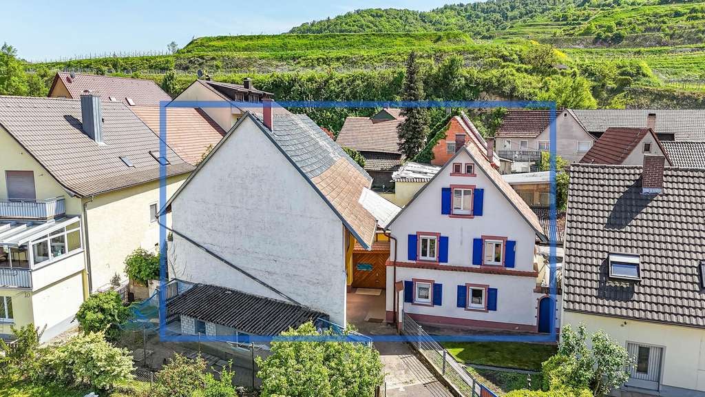 Immobilie in Vogtsburg im Kaiserstuhl - Historische Hofanlage im Herzen von Oberbergen - Liebhaberobjekt mit enormen Ausbaupotential - Bild 0