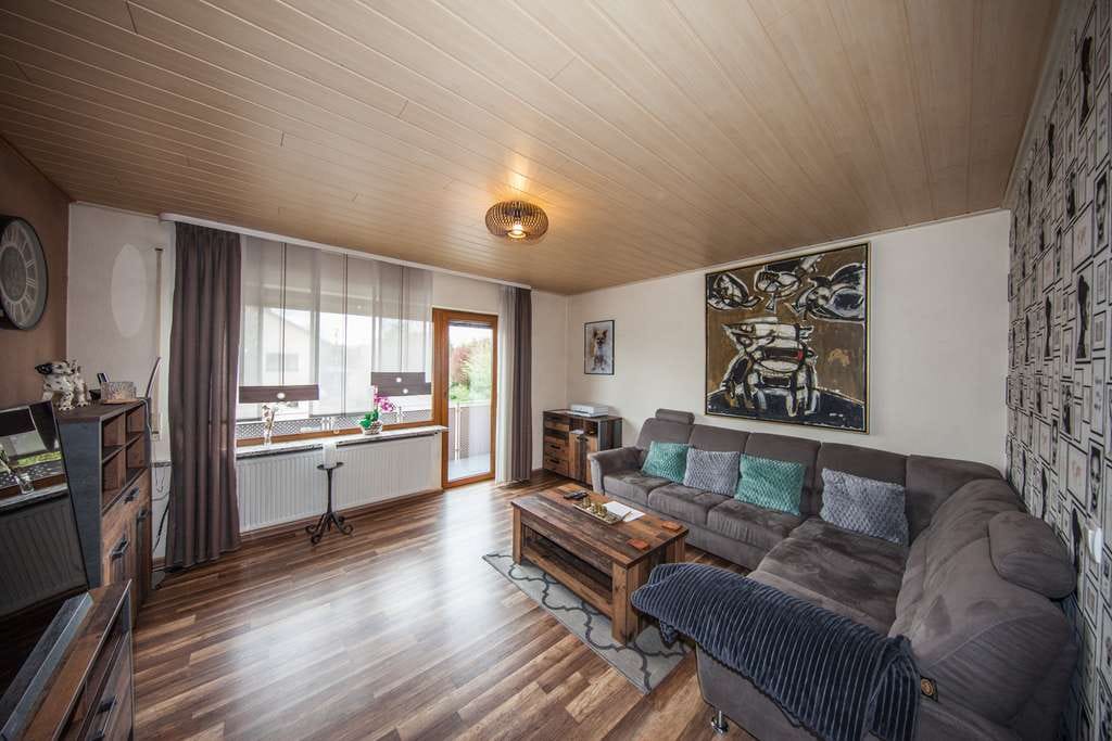 Immobilie in Meeder - 3-Familienhaus fortlaufend renoviert, ideal für Selbstnutzer oder Investoren! - Bild 1