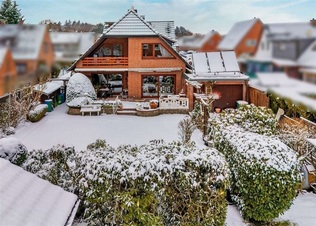 Immobilie in Großensee - Zwei Doppelhaushälften (90m² + 130m²) mit Baugrundstück (ca. 400m²).

 - Bild 2