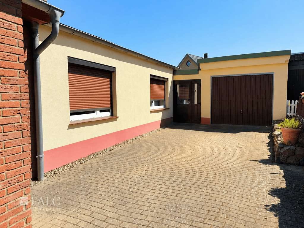 Immobilie in Sternberg - ***Großzügiges Einfamilienhaus mit Einliegerwohnung auf schönem Grundstück*** - Bild 2
