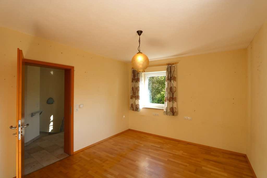 Immobilie in Colmberg - Attraktives Einfamilienhaus mit Einliegerwohnung in ruhiger, grüner Lage - Bild 1