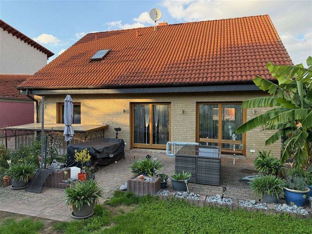 Immobilie in Gau-Heppenheim - Schönes EFH (Renolit) mit Keller, Garage und Garten - Bild 0