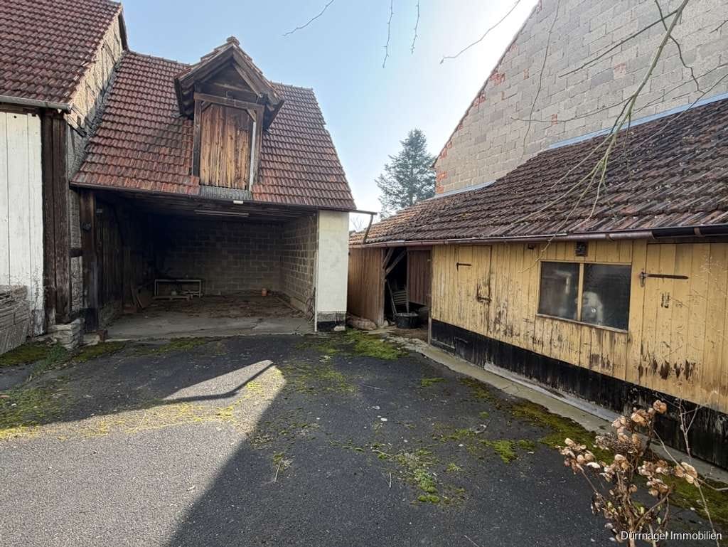 Immobilie in Helmstadt - Ein-/Zweifamilienhaus mit Balkon und Nebengebäude in Helmstadt - Bild 1