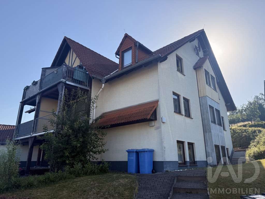 Immobilie in Lohra - Vermietete 3-Zi-DG-Wohnung in Lohra: ca. 75m² Wohnfläche, Süd-Balkon & zwei Stellplätzen - Bild 2