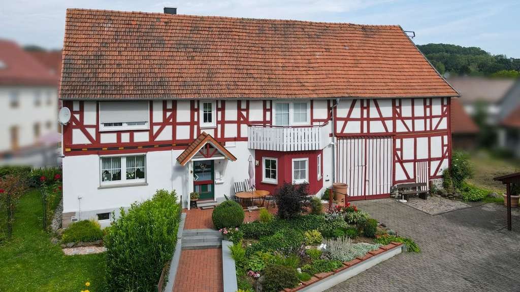 Immobilie in Grebenhain - Charmantes Einfamilienhaus mit viel Platz für die Familie in Ilbeshausen - Bild 2