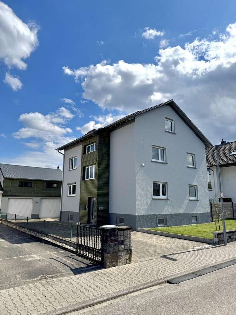 Immobilie in Muggensturm - Großzügiges Familiendomizil mit Potential zum Zweifamilienhaus - Bild 1