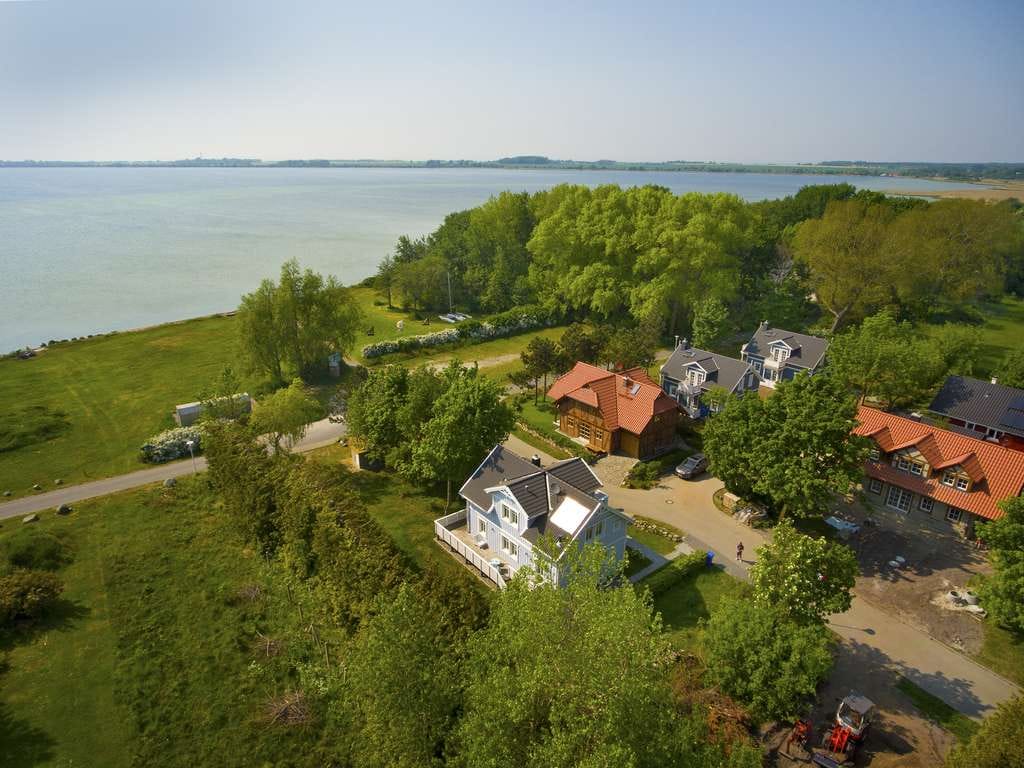 Immobilie in Wiek - Meerblick: Voll ausgestattetes Ferienhaus in idyllischer Wassernähe auf Rügen - Bild 2