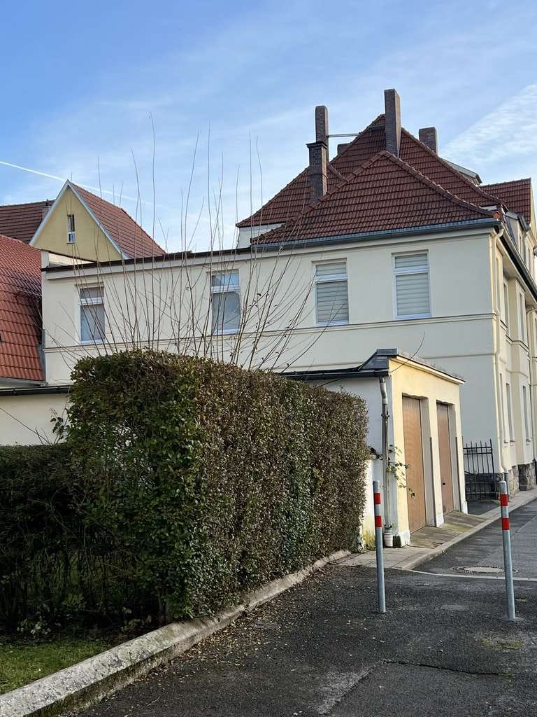 Immobilie in Coburg - Ca. 8% Rendite , 4 Wohnungen, 2 Garagen, 1 Lager - Bild 0