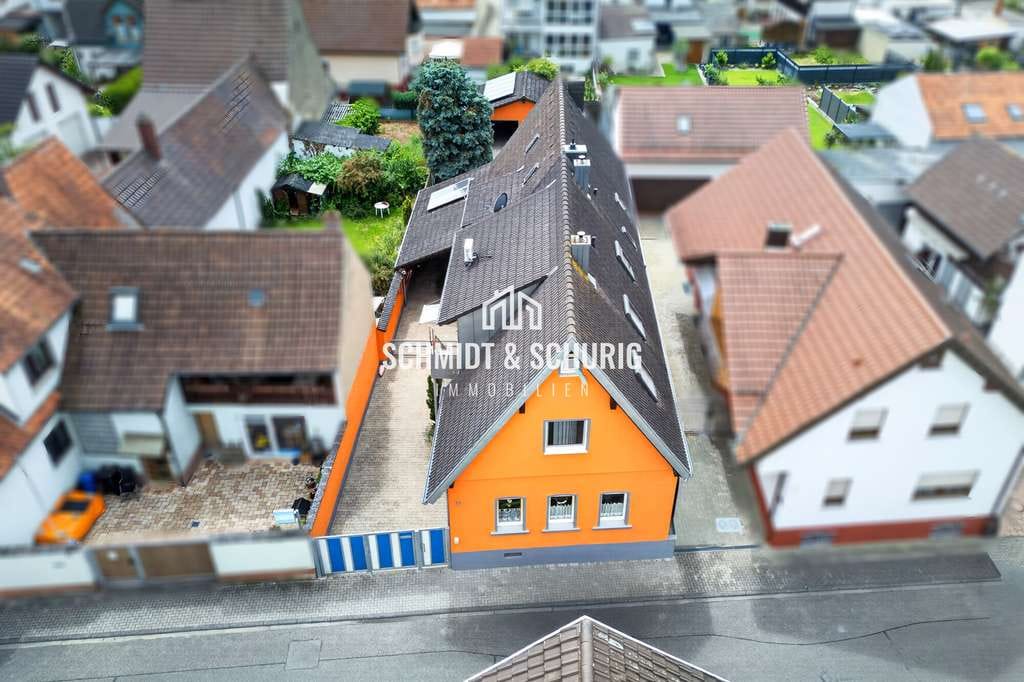 Immobilie in Ubstadt-Weiher - Großzügiges Zweifamilienhaus mit viel Potenzial in ruhiger Lage - Bild 1