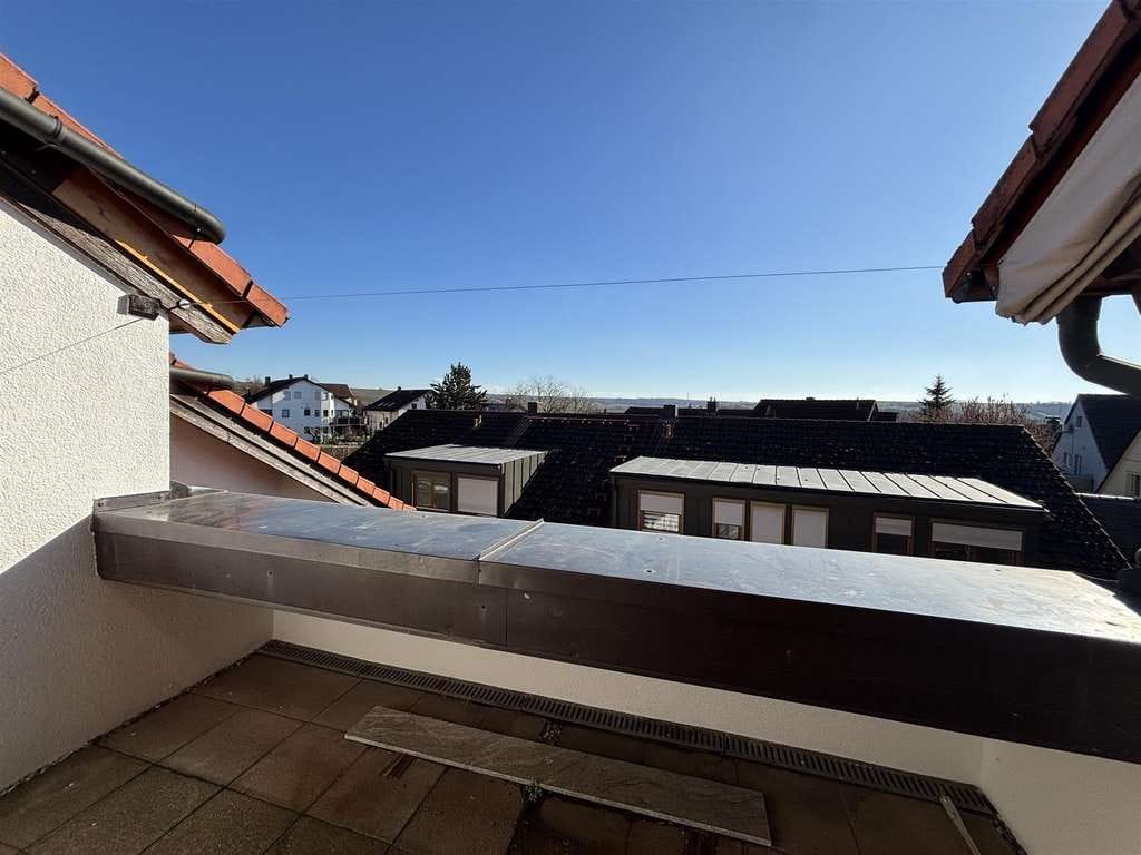 Immobilie in Lauffen am Neckar - VBU Immobilien - Lichtdurchflutete Dachgeschoss-Maisonette für ein gemütliches Wohngefühl! - Bild 3