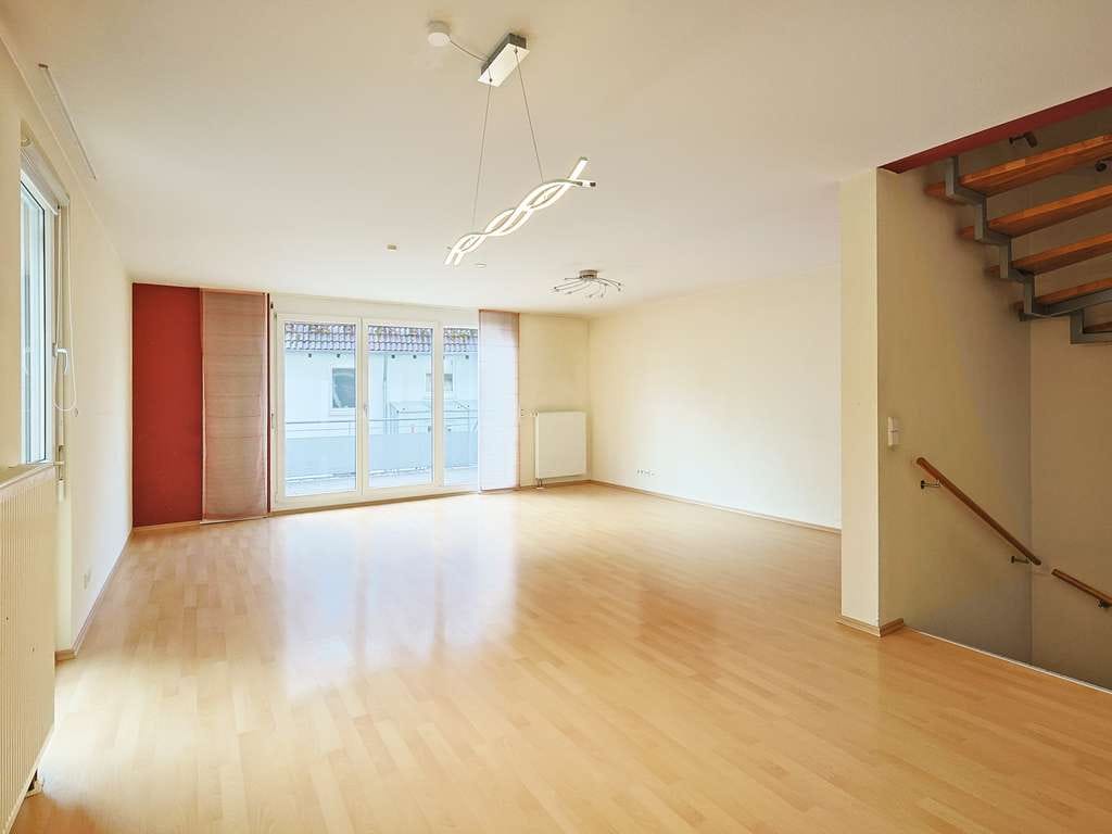 Immobilie in Nufringen - Moderne Doppelhaushälfte mit großem Balkon und überdachter Terrasse - Bild 1