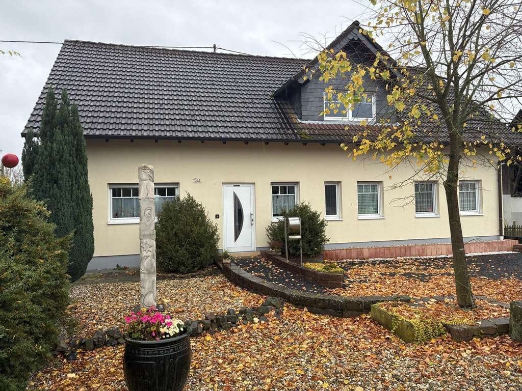 Immobilie in Asbach - Großzügiges und sehr gepflegtes Einfamilienhaus in schöner Lage in Asbach - Bild 1