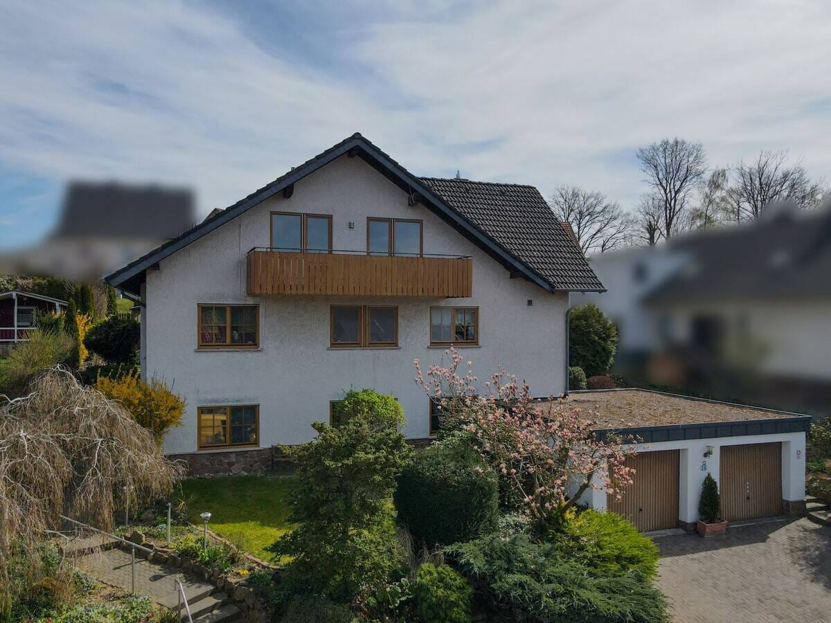 Immobilie in Großenlüder - Viel Platz für Familie & Investition - 250 m² Wohnfläche in ruhiger Lage von Bimbach - Bild 0